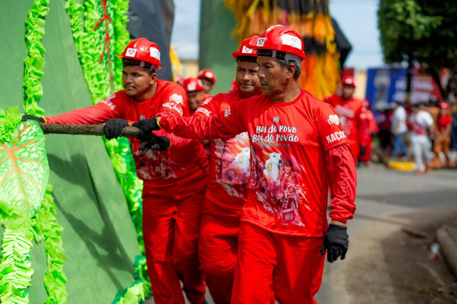 Boi Garantido dá início ao translado das alegorias para o Festival de Parintins 2025