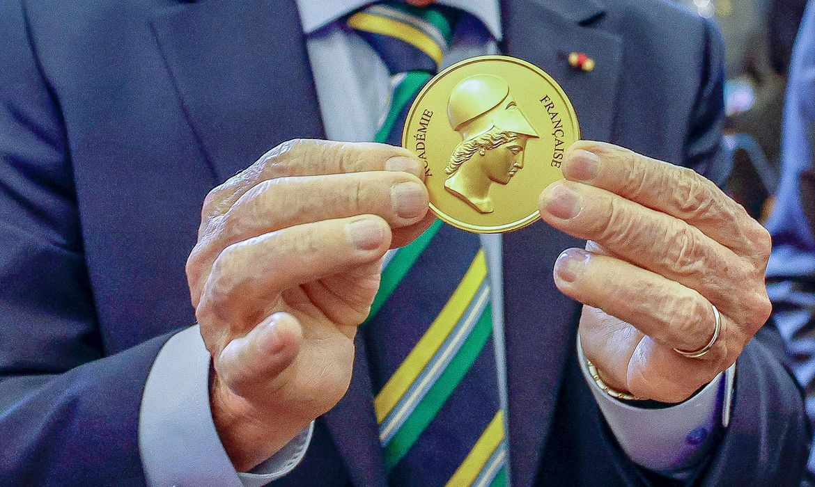 Presidente Lula é homenageado na Academia Francesa e destaca multilateralismo e parceria cultural