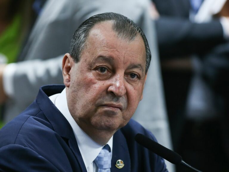Aliado histórico de Lula, Omar Aziz ataca governo federal após veto do presidente sobre o asfalto da BR-319
