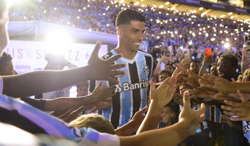 Suárez é apresentado à torcida do Grêmio