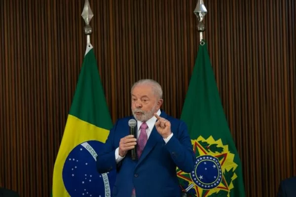 Lula promete “não deixar ministros na estrada”, mas diz que “quem errar sairá”