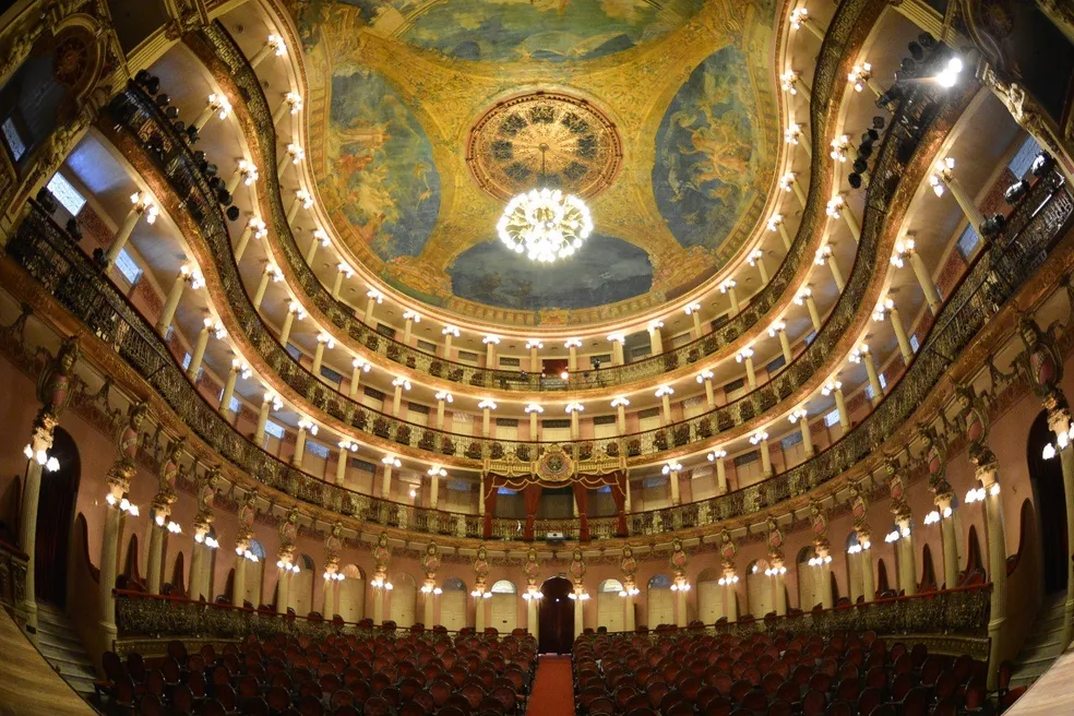 O majestosoTeatro Amazonas é considerado o monumento mais bonito do Brasil, segundo pesquisa