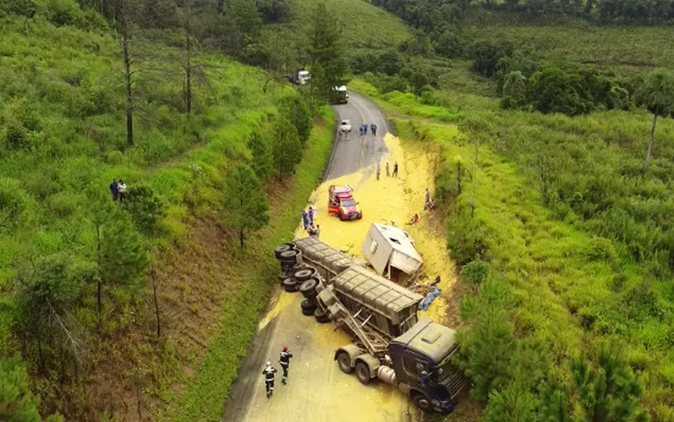 Grave acidente deixa quatro(4) pessoas mortas e (4) feridas na PR-340 em Tibagi