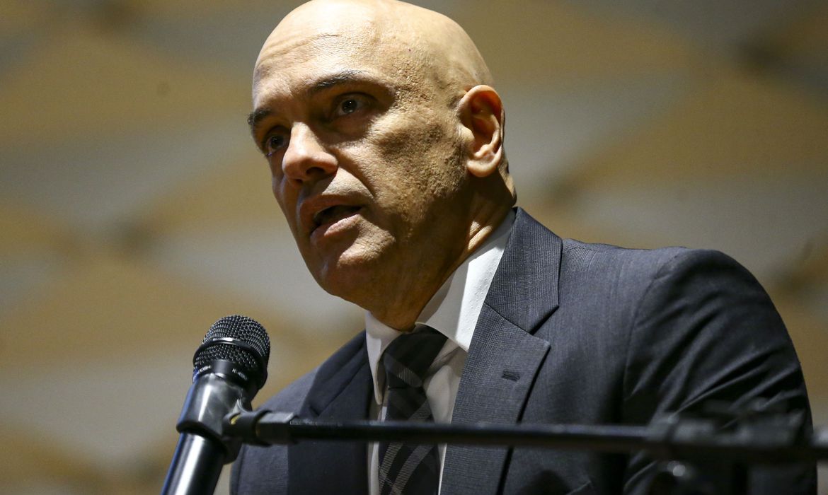 Ministro Alexandre de Moraes dá 5 dias  para que PF ouça Valdemar Costa Neto