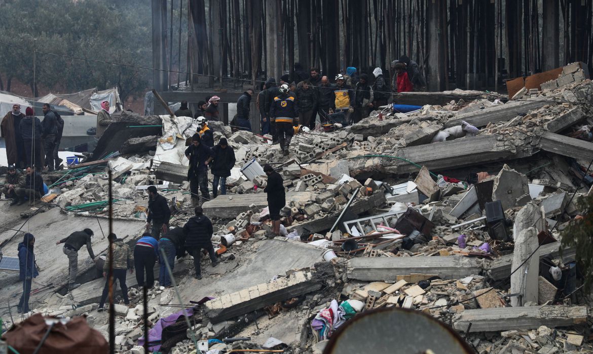 Veja Vídeo: Terremoto com 7,8 graus de magnitude deixa mais de 1.900 mortos na Turquia e na Síria