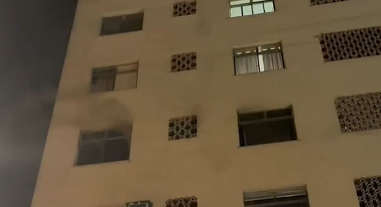 Jovem morre após agredir mãe, esfaquear pai, incendiar colchão e se jogar da janela de apartamento