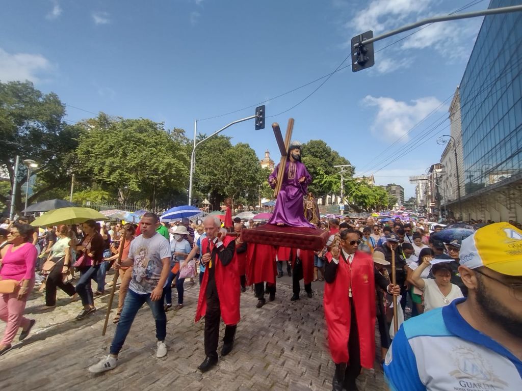 Católicos recordam o caminho de Jesus à Cruz durante Via-Sacra em Manaus