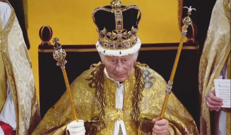 Charles III é coroado como o novo monarca do Reino Unido