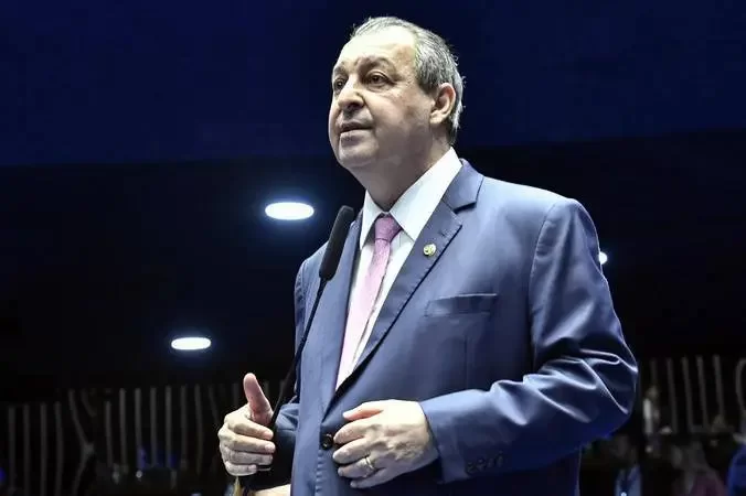 Senador Omar Aziz pode virar Cidadão Honorário de Brasília.