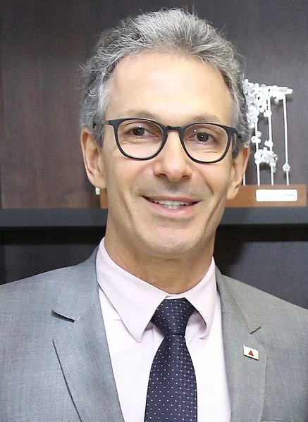 Romeu Zema é um boçal privado de inteligência.