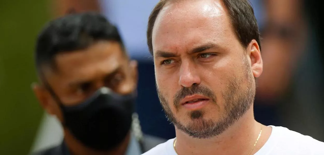 Computador da Abin estava com Carlos Bolsonaro diz PF