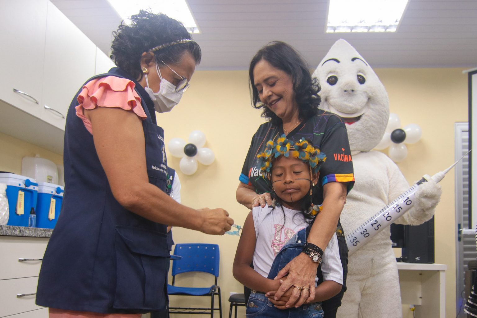 Manaus inicia vacinação contra a dengue, meta é alcançar mais de 60 mil crianças.