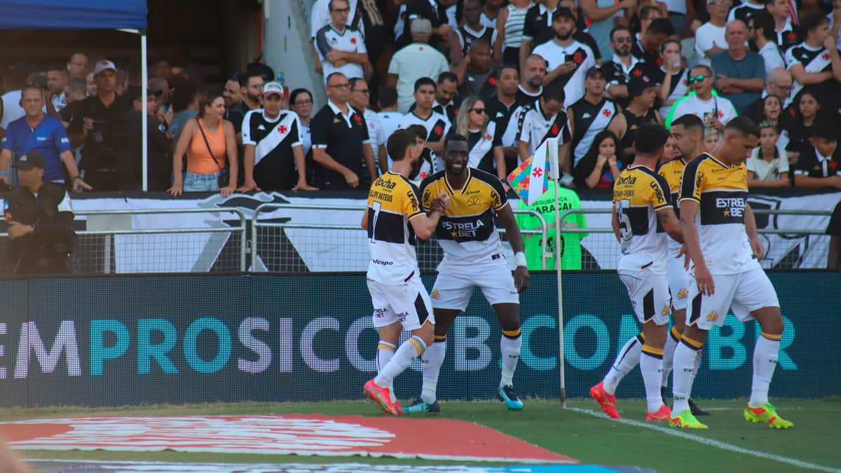 Vasco é goleado pelo Criciúma no Brasileirão