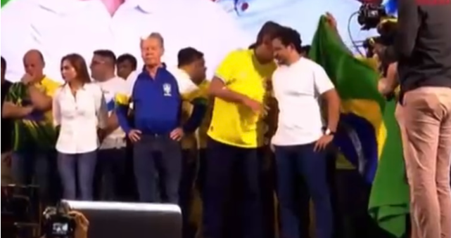 Bolsonaro pede a retirada de Arthur Virgílio do palco durante evento do PL em Manaus. ‘Tira esse cara daqui’.