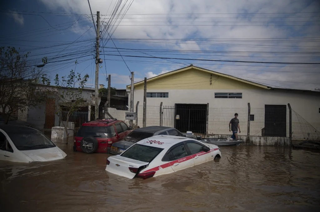 Número de mortos saltou de 126 para 136 na manhã deste sábado no Rio Grande do Sul