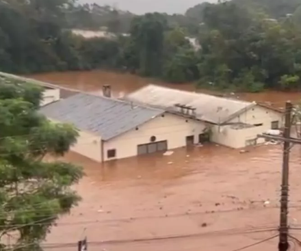 Governador do Rio Grande do Sul aciona Lula para resgatar afetados pelas chuvas