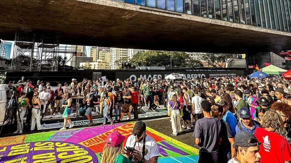 Marcha da Maconha tem protesto contra PEC das Drogas e PL do Estupro