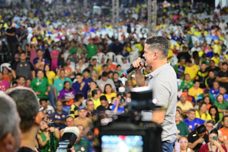 Cerca de 18 mil cristãos declararam apoio a David Almeida em um evento do Movimento Cristão de Direita no espaço Via Torres.