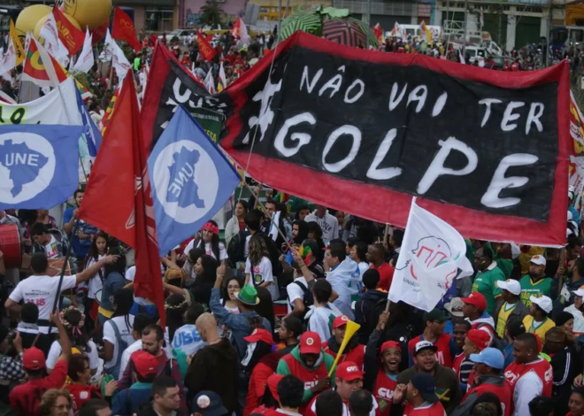 Frentes Brasil Popular e Povo Sem Medo convocam atos para terça (10)