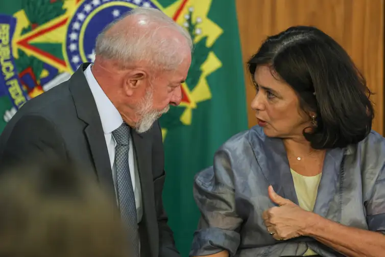 Lula confirma Padilha no Ministério da Saúde