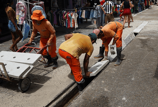 Sistema de drenagem do Centro de Manaus recebe revitalização emergencial