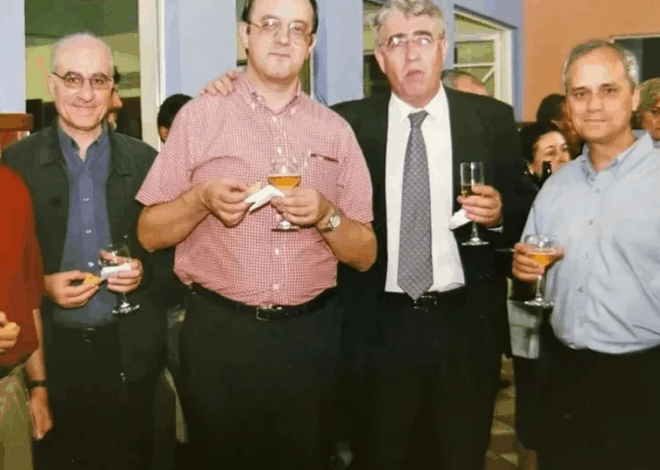 Foto tirada no Brasil do novo papa com um copo de cerveja faz sucesso nas redes