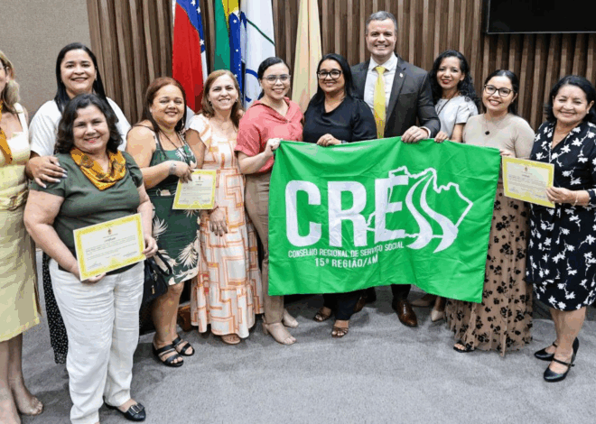 Vereador Rodrigo Sá enfatiza o papel dos assistentes sociais na sessão solene na Câmara Municipal