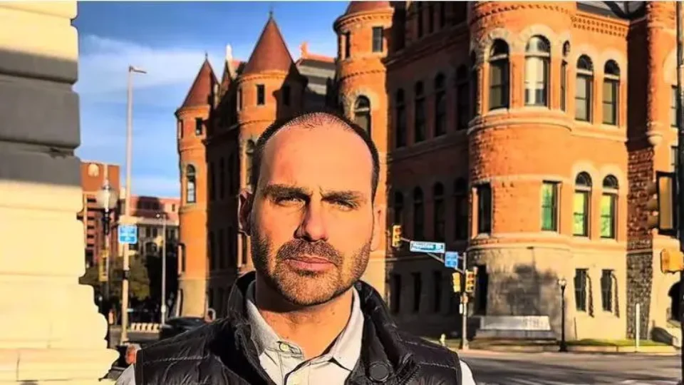 PF busca Eduardo Bolsonaro para intimação, mas não obtém resposta