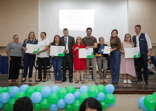 Governo do Amazonas entrega 300 títulos definitivos do Conjunto Viver Melhor 1