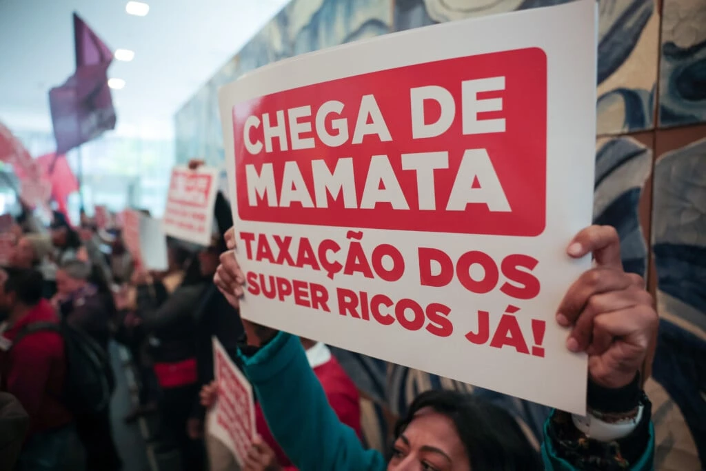 6 fatos que explicam por que você paga mais impostos do que os super ricos no Brasil – e como mudar isso.