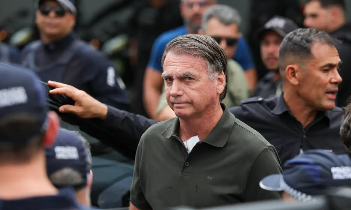 Bolsonaro continuará preso na superintendência da PF