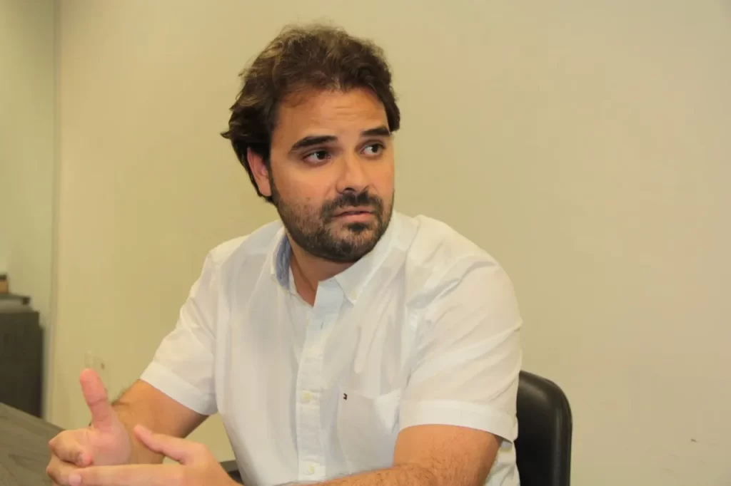 Prefeitura banca cachê milionário de Zezé Di Camargo e transforma verba pública em espetáculo