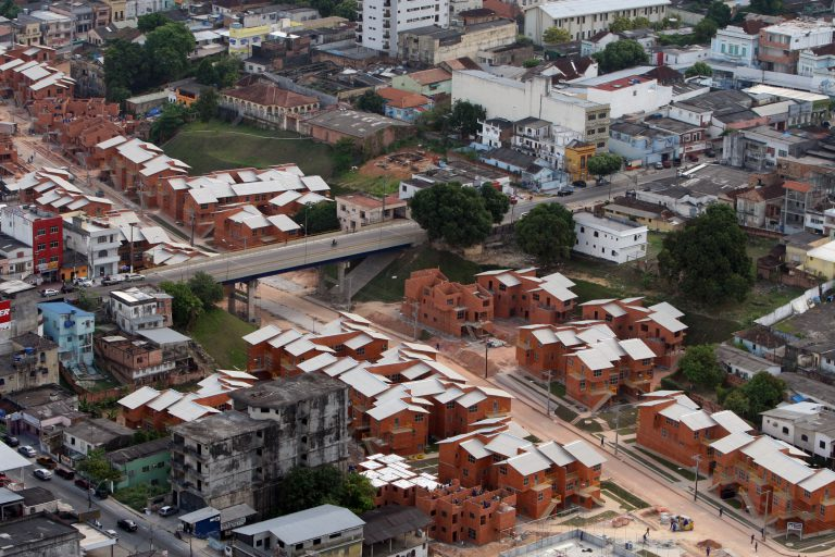Manaus lidera expansão de áreas de favelas no Brasil desde 1985, aponta MapBiomas