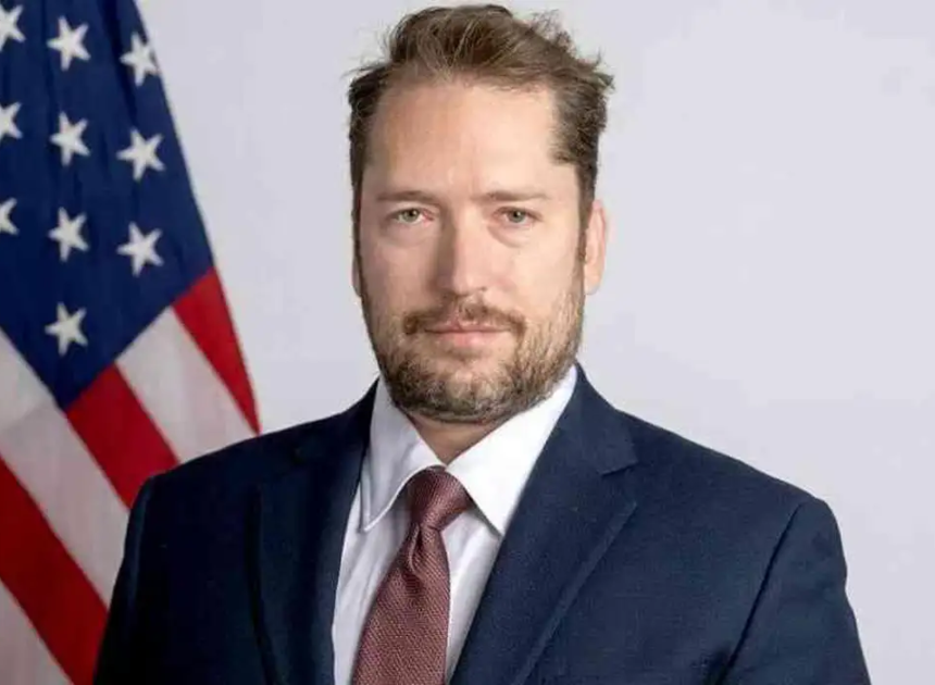 Bolsonaro pede ao STF autorização para receber assessor do governo Trump na prisão