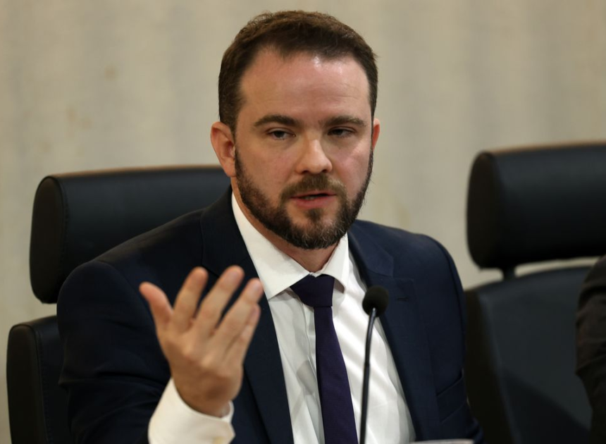 Nova versão do Desenrola será lançada após viagem de Lula, diz Durigan