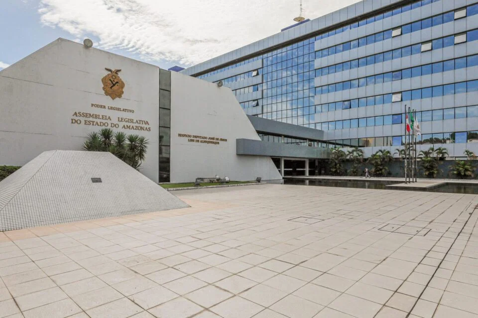 Cinco chapas se inscrevem para eleição indireta no Amazonas