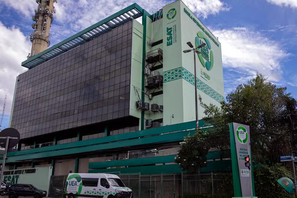 Denúncia de Omar Aziz leva Roberto Cidade a cancelar decreto que retirava R$ 100 milhões da UEA